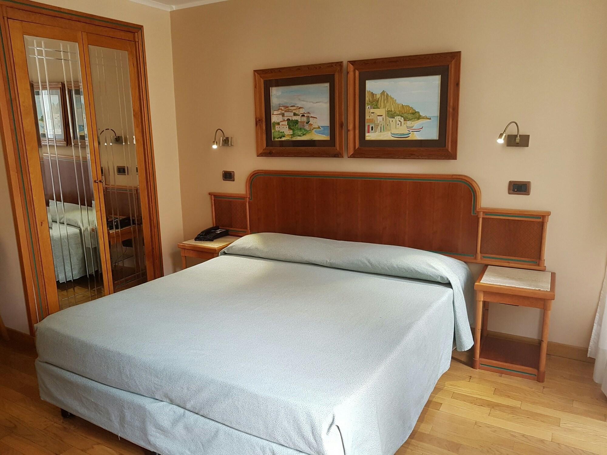 Hotel Regno Roma Exterior foto