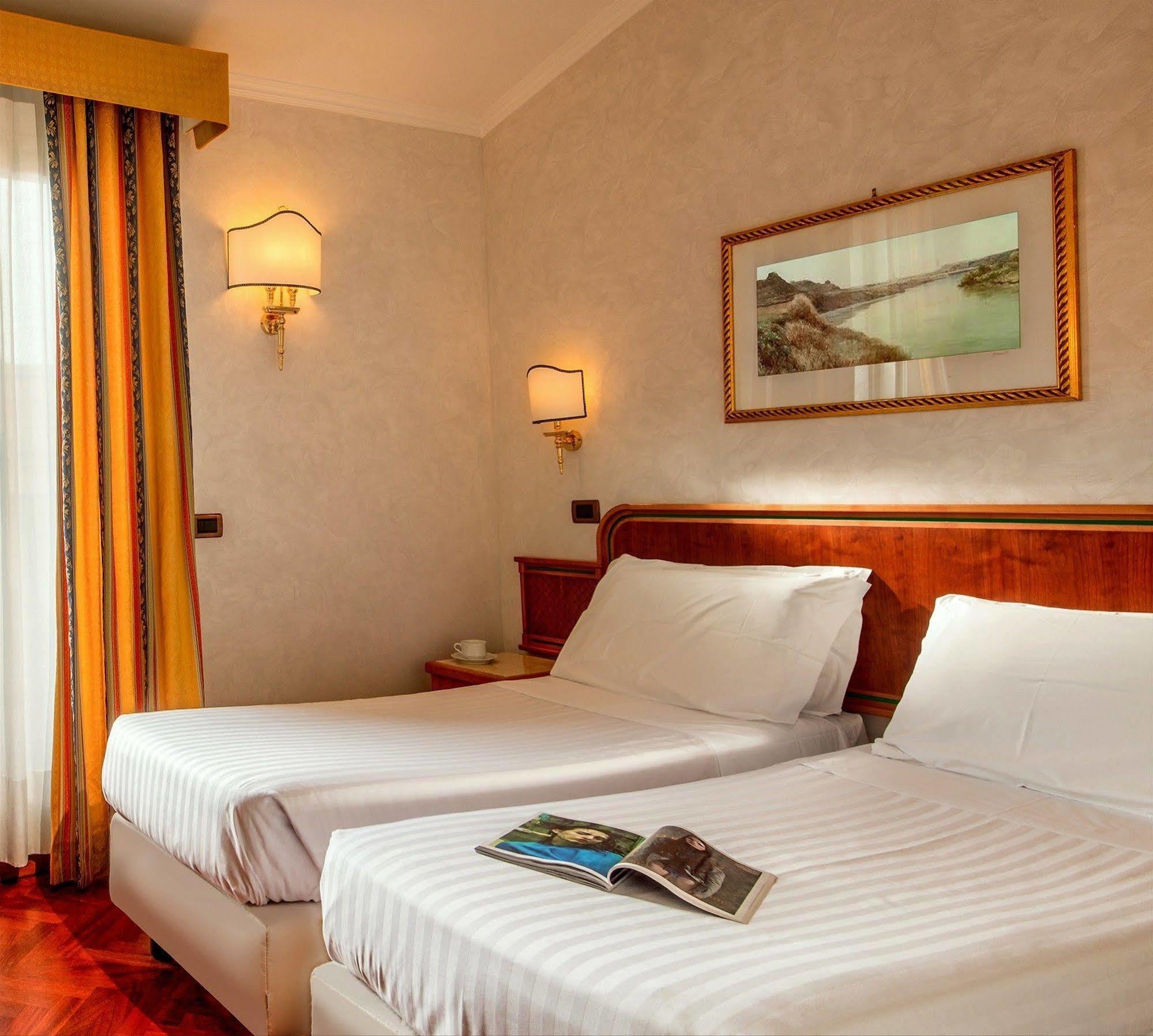Hotel Regno Roma Exterior foto