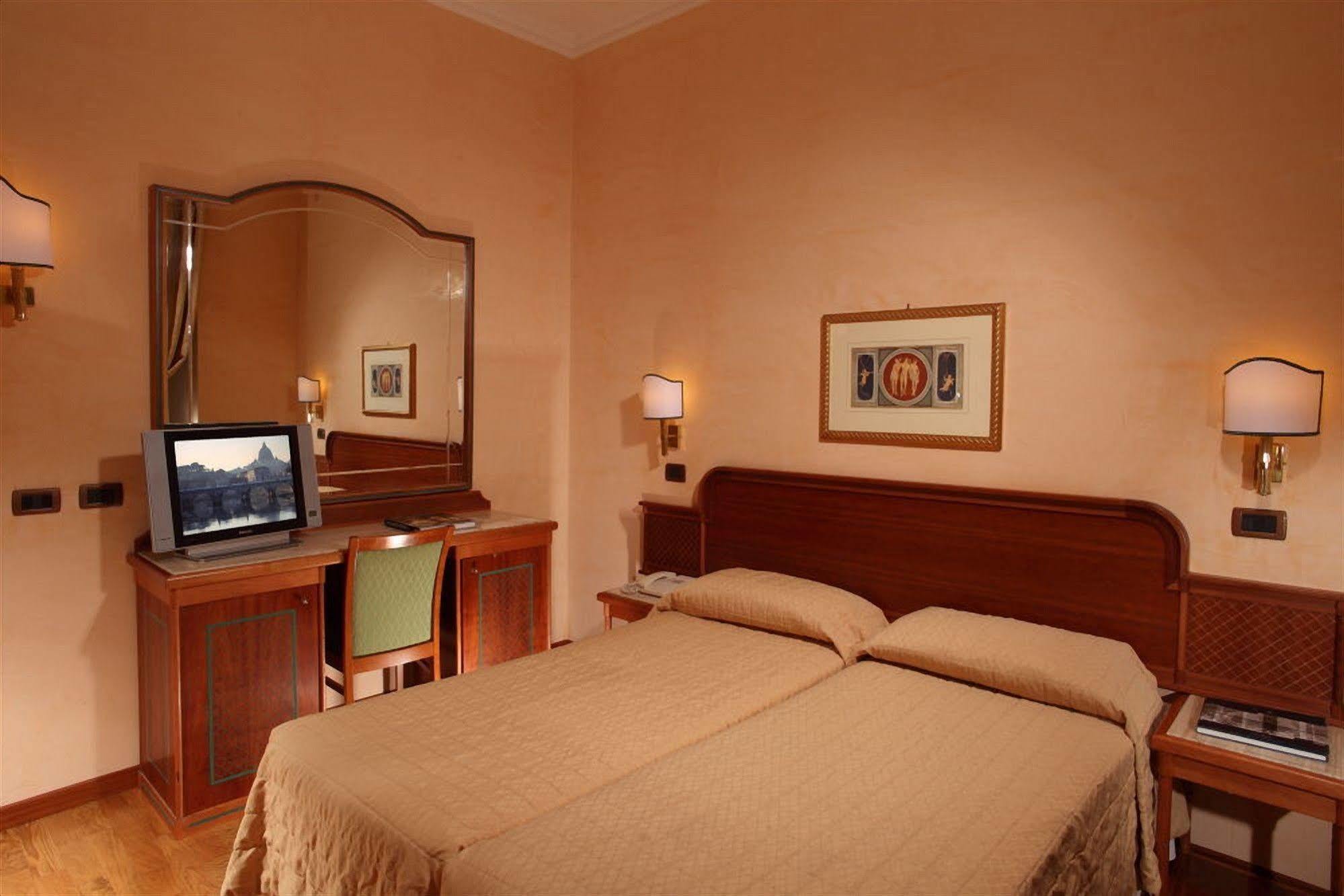 Hotel Regno Roma Exterior foto